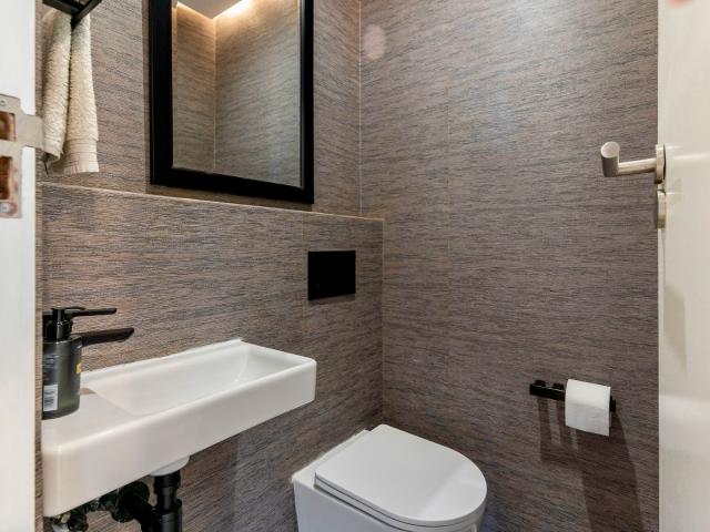 3 Bedroom Apartment / Flat For Sale in Kenilworth