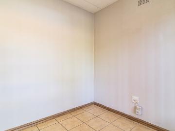 3 Bedroom Apartment / Flat For Sale in Honeydew Manor