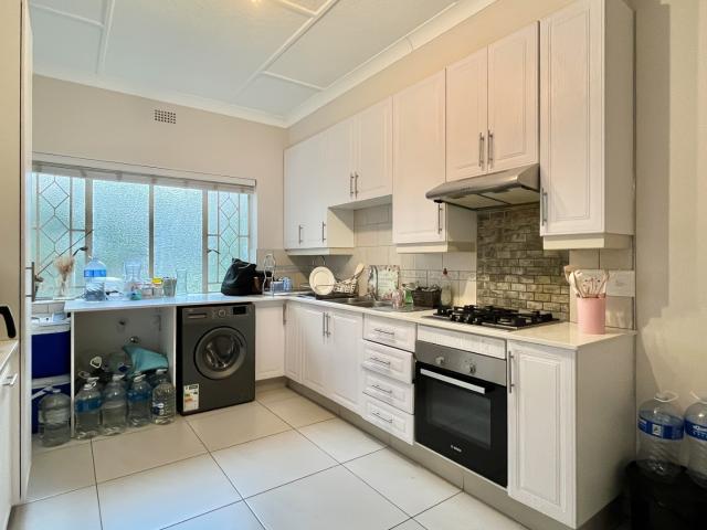 3 Bedroom Apartment / Flat For Sale in Illovo