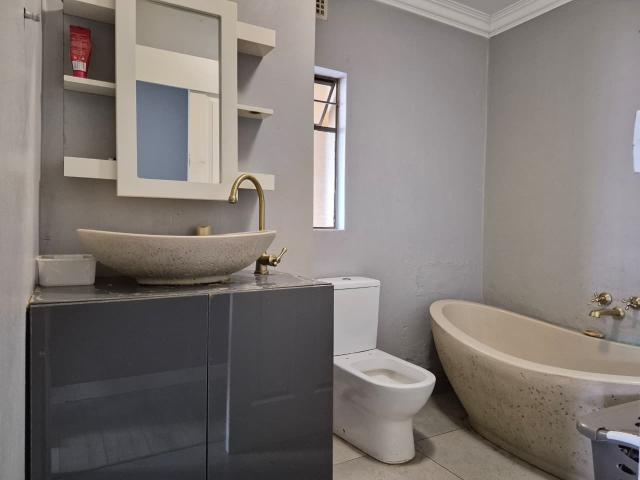 3 Bedroom Apartment / Flat For Sale in Jabulani