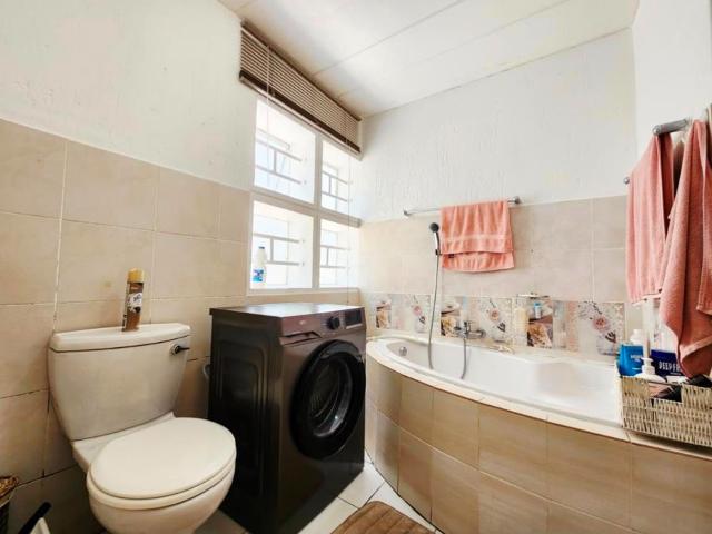 3 Bedroom Apartment / Flat For Sale in Oakdene