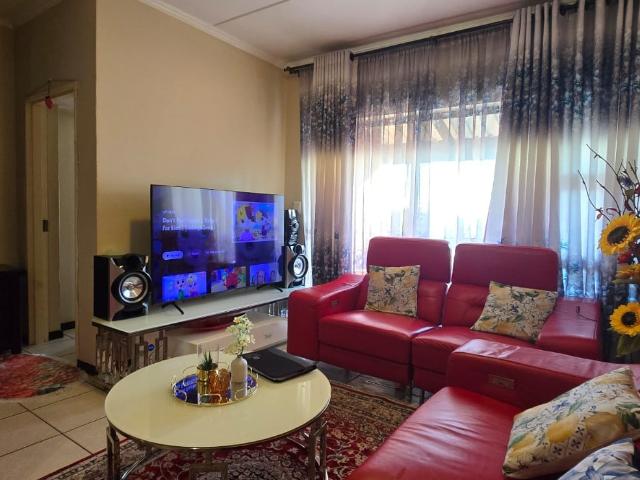 3 Bedroom Apartment / Flat For Sale in Oakdene