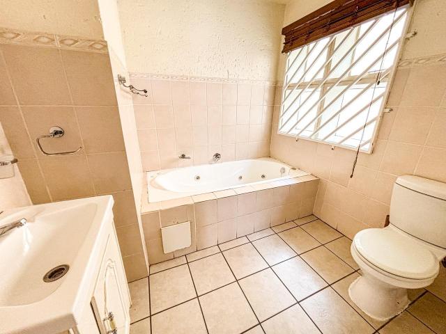 3 Bedroom Apartment / Flat For Sale in Oakdene