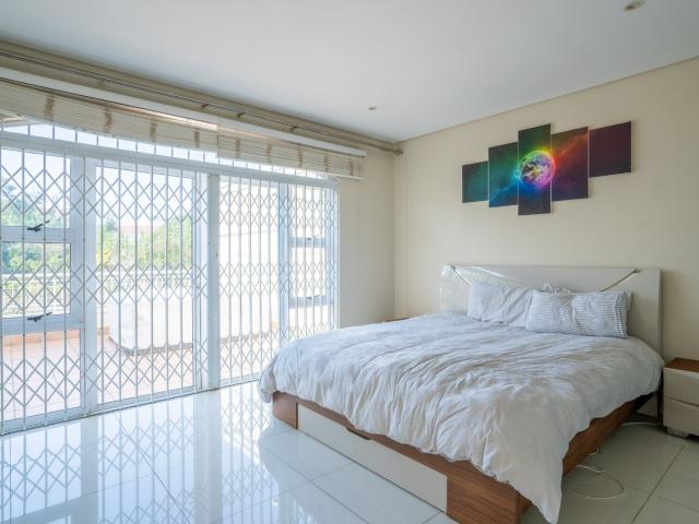 3 Bedroom Apartment / Flat For Sale in La Lucia