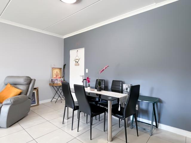 3 Bedroom Apartment / Flat For Sale in Linbro Park