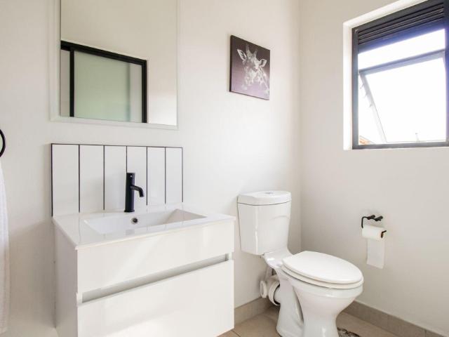 3 Bedroom Apartment / Flat For Sale in Linbro Park