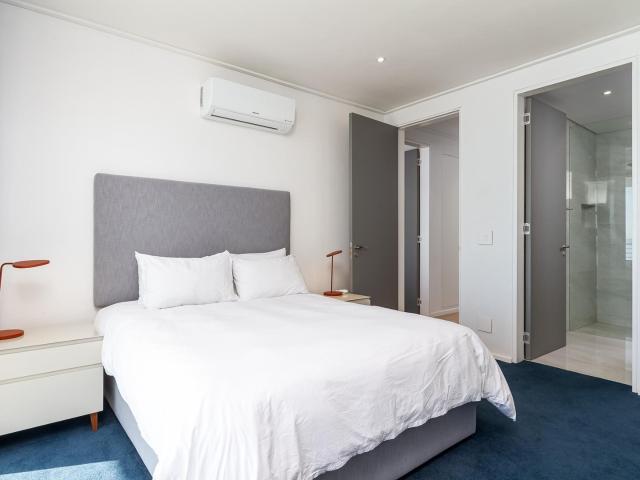 3 Bedroom Apartment / Flat For Sale in Mouille Point
