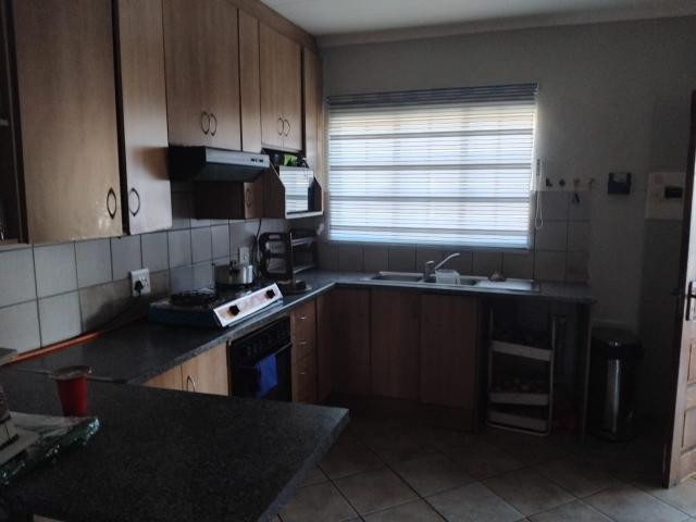 3 Bedroom Apartment / Flat For Sale in Modder East