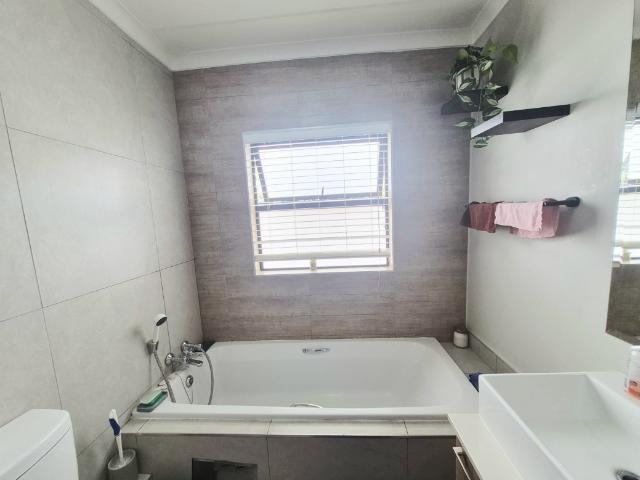 3 Bedroom Apartment / Flat For Sale in Modderfontein