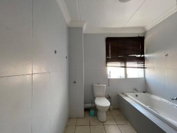 3 Bedroom Apartment / Flat For Sale in Mondeor
