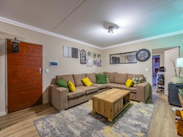 3 Bedroom Apartment / Flat For Sale in Montana