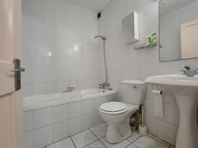3 Bedroom Apartment / Flat For Sale in Morningside