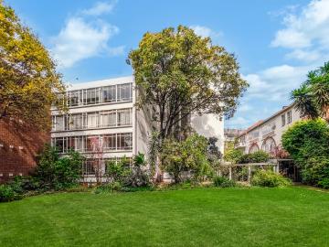 3 Bedroom Apartment / Flat For Sale in Melrose