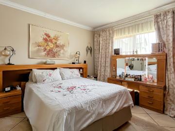 3 Bedroom Apartment / Flat For Sale in Noordheuwel