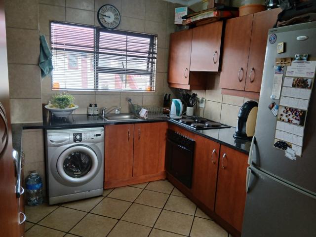 3 Bedroom Apartment / Flat For Sale in New Market Park