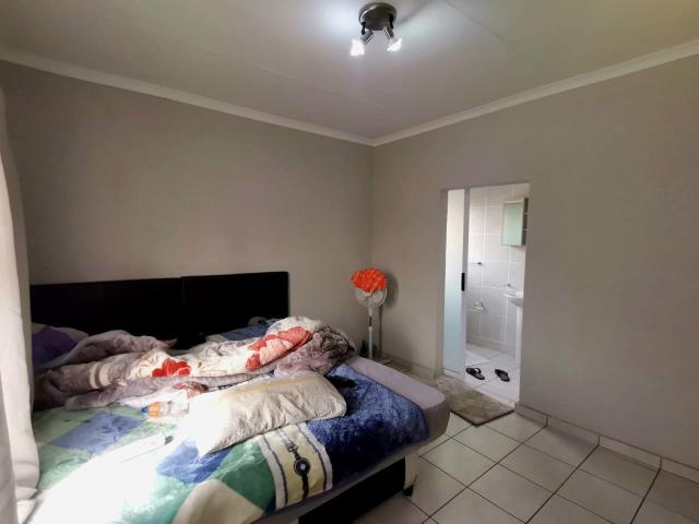 3 Bedroom Apartment / Flat For Sale in New Market Park