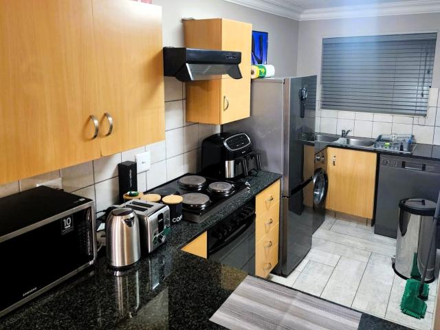 3 Bedroom Apartment / Flat For Sale in Nieuw Muckleneuk