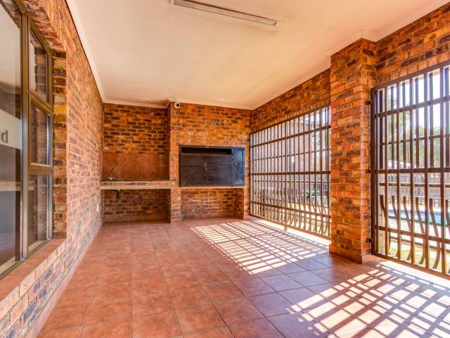 3 Bedroom Apartment / Flat For Sale in Sonneveld