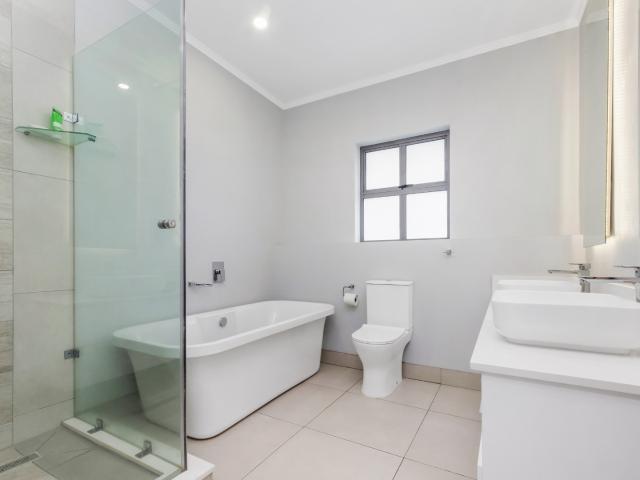 3 Bedroom Apartment / Flat For Sale in Saxonwold