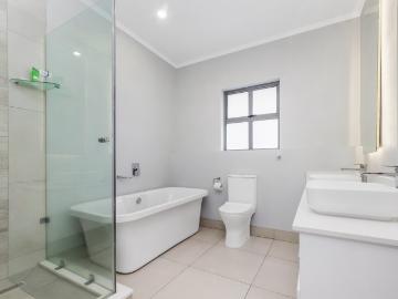 3 Bedroom Apartment / Flat For Sale in Saxonwold