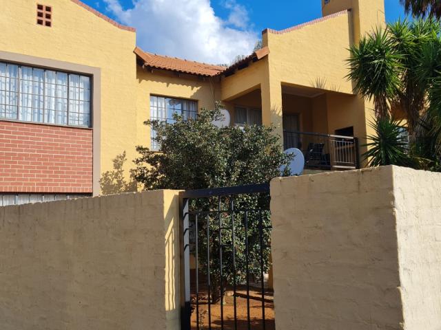 3 Bedroom Apartment / Flat For Sale in Safari Gardens