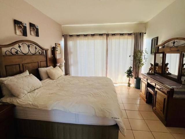 3 Bedroom Apartment / Flat For Sale in Sheffield Beach