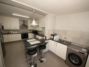 Apartment for sale in Edenvale - Lift