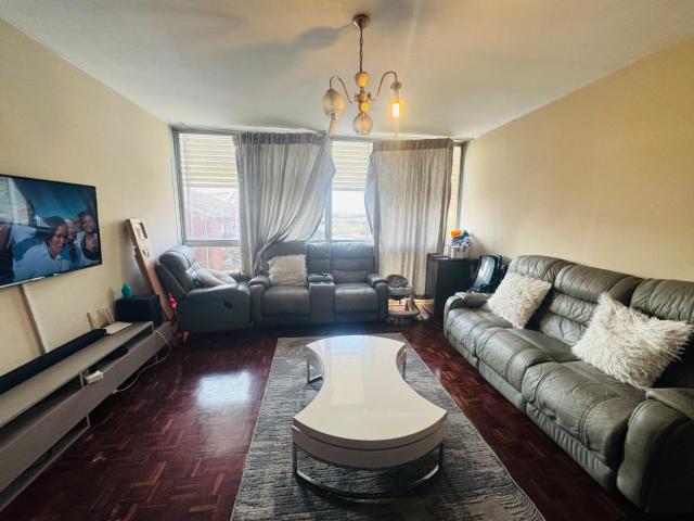 3 Bedroom Apartment / Flat For Sale in Pinetown Central