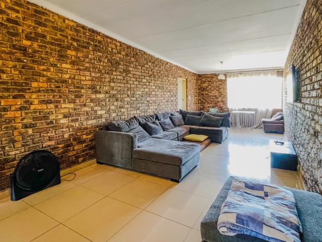 3 Bedroom Apartment / Flat For Sale in Wolmer