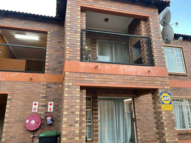 3 Bedroom Apartment / Flat For Sale in Waterval East