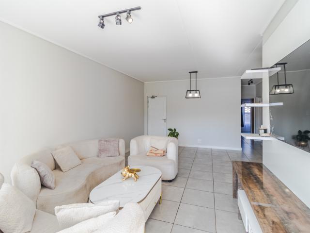 3 Bedroom Apartment / Flat For Sale in Waterfall