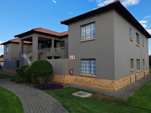 3 Bedroom Apartment / Flat For Sale in Waterkloof East