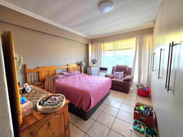 3 Bedroom Apartment / Flat For Sale in Westdene