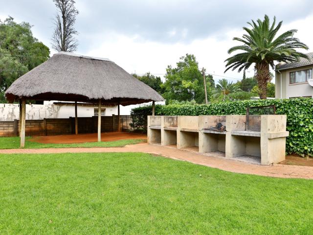 3 Bedroom Apartment / Flat For Sale in Whitney Gardens