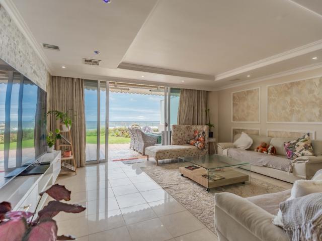 3 Bedroom Apartment / Flat For Sale in Umhlanga Central