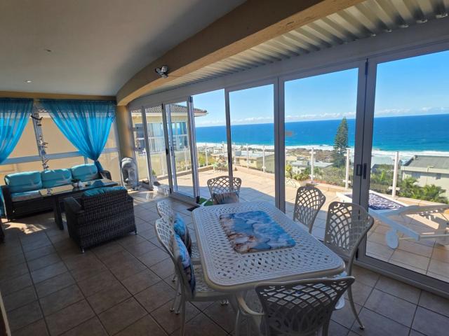 3 Bedroom Apartment / Flat For Sale in Uvongo Beach