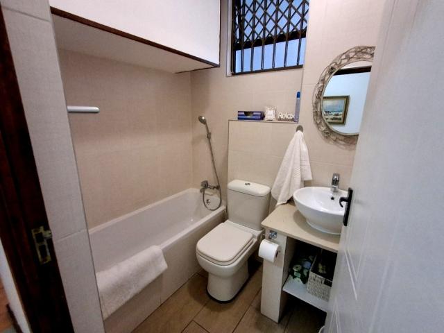3 Bedroom Apartment / Flat For Sale in Uvongo Beach