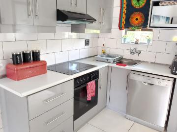 3 Bedroom Apartment / Flat For Sale in Uvongo