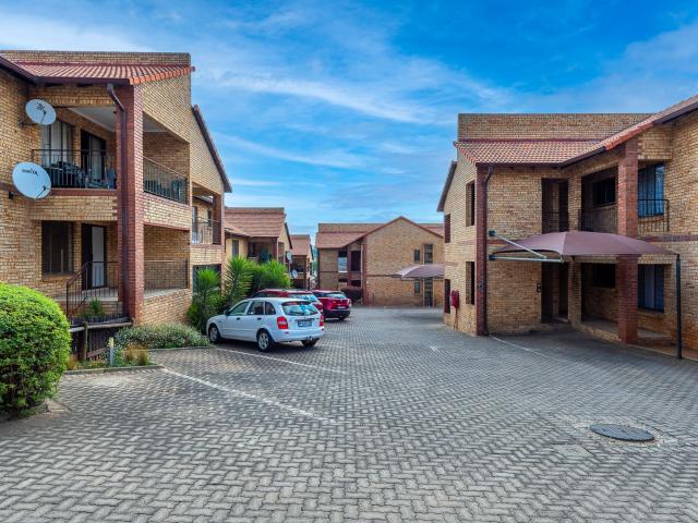 3 Bedroom Apartment / Flat For Sale in Verwoerdpark
