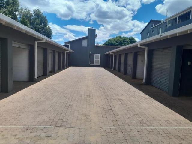 3 Bedroom Apartment / Flat to Rent in Westdene