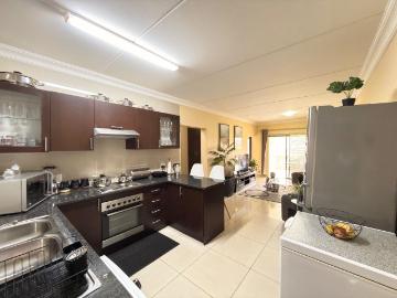 3 Bedroom Apartment / Flat To Rent in Winchester Hills