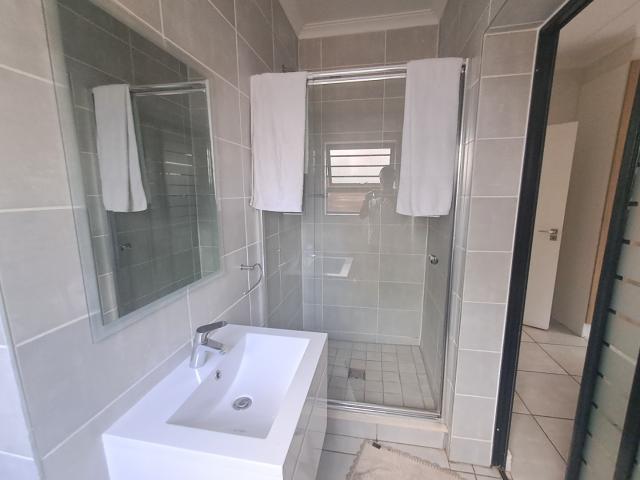 3 Bedroom Apartment / Flat To Rent in Willow Park Manor