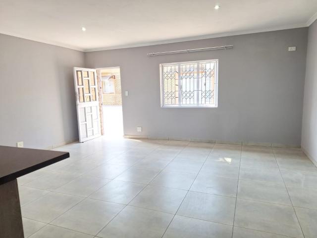 3 Bedroom Apartment / Flat To Rent in Athlone Park