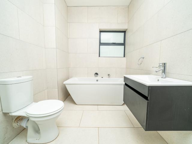 3 Bedroom Apartment / Flat To Rent in Bartlett