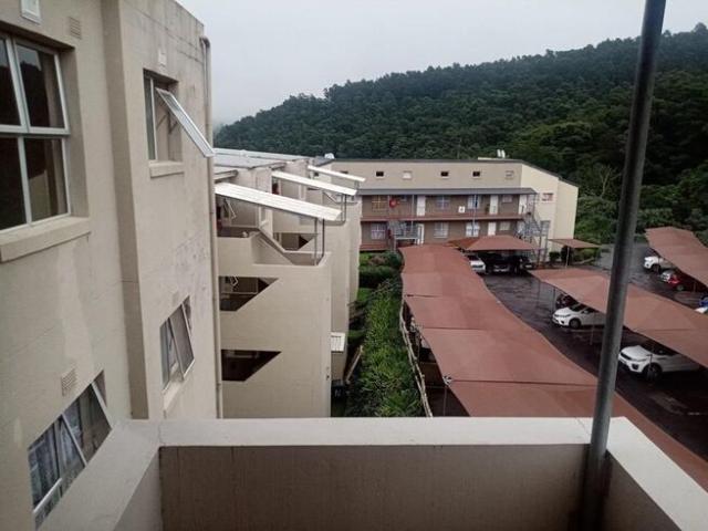 3 Bedroom Apartment / Flat to Rent in Chasedene