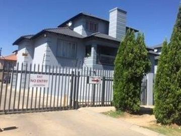3 Bedroom Apartment / Flat to Rent in Crystal Park