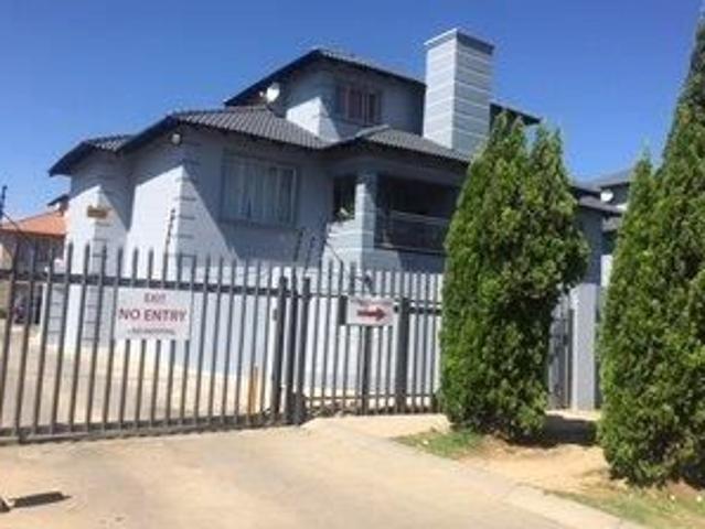 3 Bedroom Apartment / Flat to Rent in Crystal Park