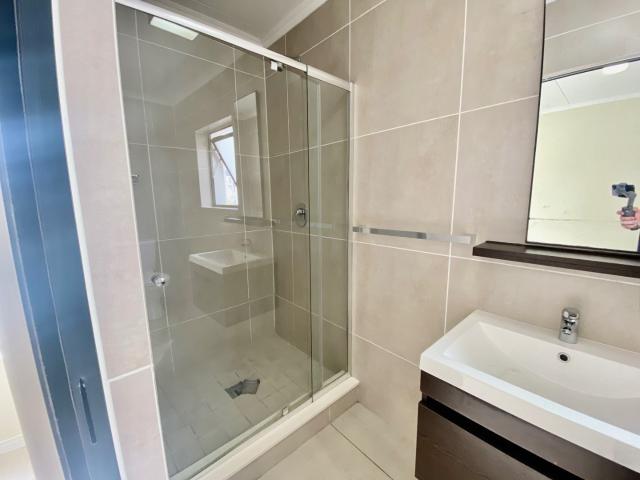 3 Bedroom Apartment / Flat To Rent in De Velde