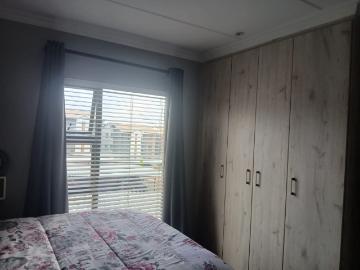 Apartment to rent in Mogale City Local Municipality - Balcony