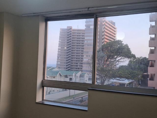 3 Bedroom Apartment / Flat To Rent in Doonside